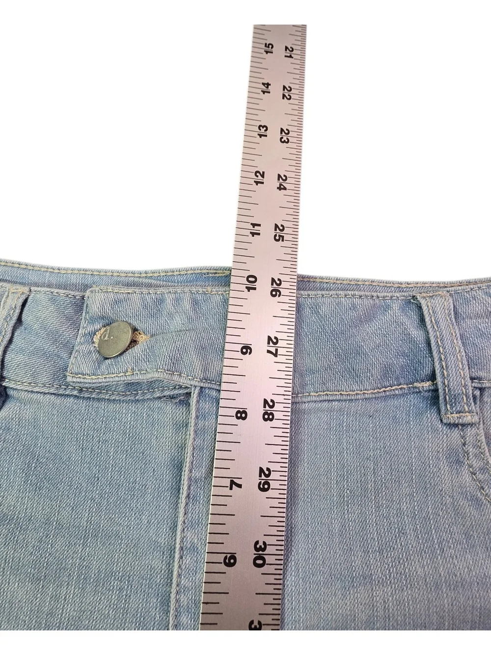 d.jeans Cuffed Denim Shorts Size 8 Light Wash Repreve Eco Friendly Stretch